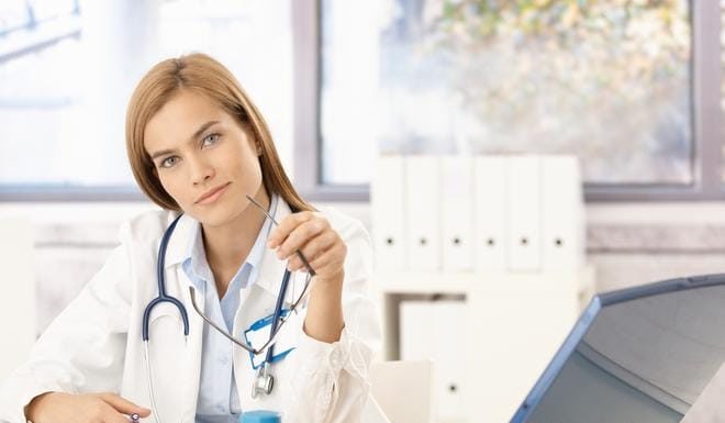 Врач лечаший герпесную инфекцию