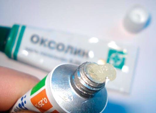 Чем мазать герпес на губах?