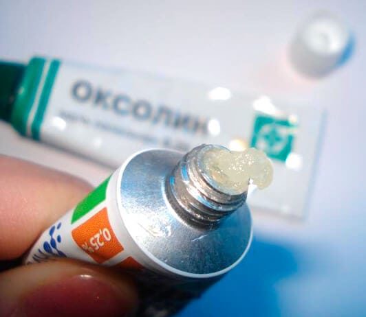 Чем мазать герпес на губах?