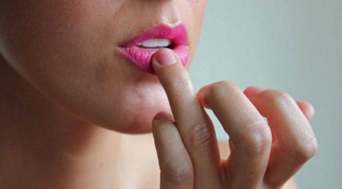 Что такое герпес на губах?